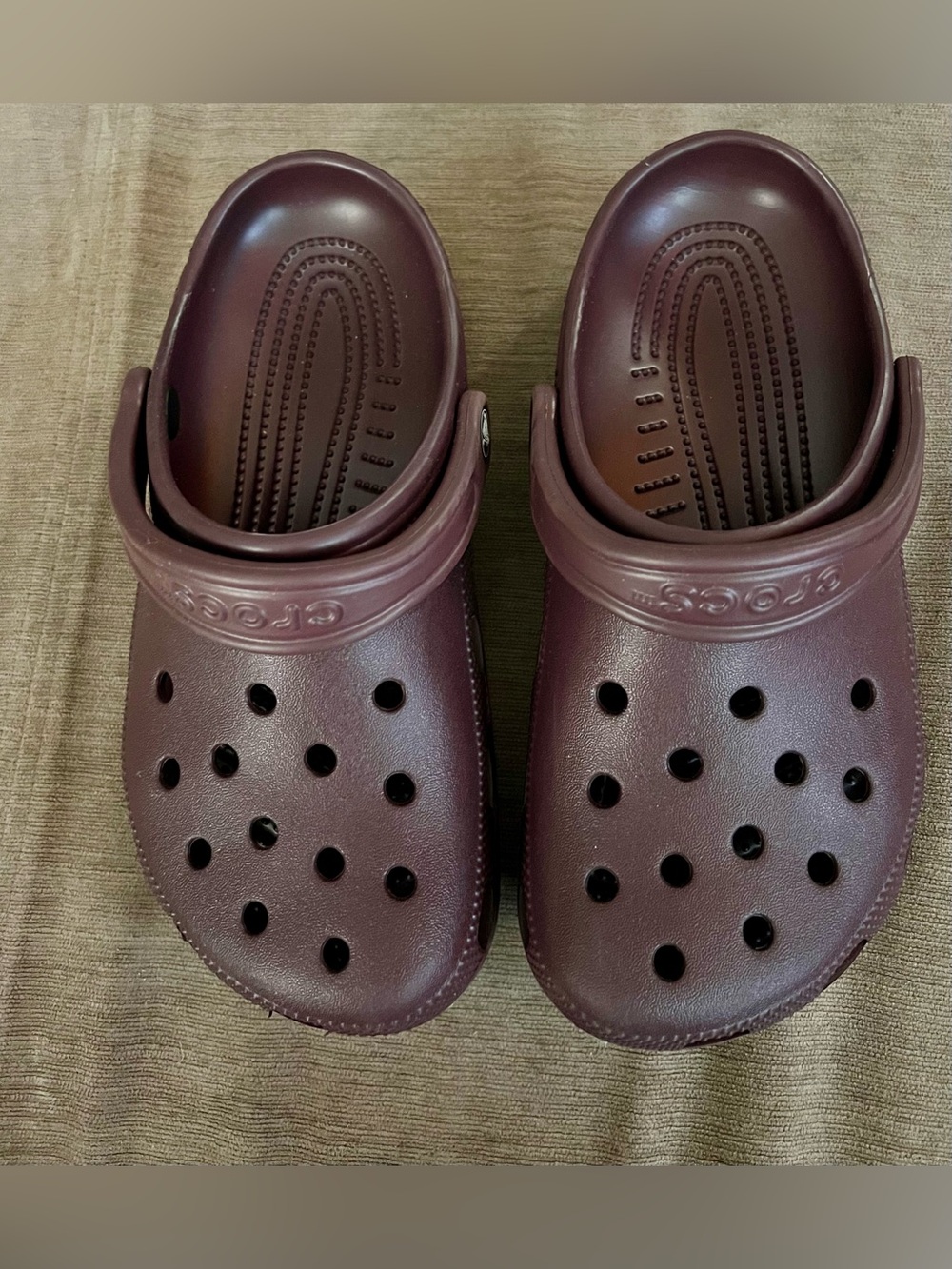 CROCS Classic Clog in Dark Burgundy
